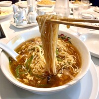香港園 - もちろん麺も熱々でかなりのボリューム