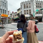 妙口四神湯 包子專売店 - お店の前