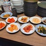 焼肉 ホルモン Beef Boss - 自家製キムチ