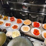 焼肉 ホルモン Beef Boss - 自家製キムチ