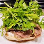 焼肉 ホルモン Beef Boss - パクチー大量ON