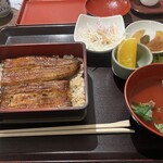 小松屋 - うな重特上　ご飯少なめで注文しました。割り箸の割くのを失敗してしまいお恥ずかしい限りです笑