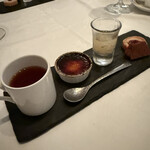 ラ・ブランシュ - ・ルイボスティー
      ・トウモロコシのクレームブリュレ
      ・シャーベット
      ・クッキー