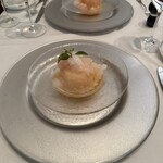 ラ・ブランシュ - 7皿目
      桃のコンポート、パッションフルーツのシロップ。（+1500円）