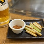 広島お好み焼 ICHIBAN - アテ「焼きねぎ」 辛味噌にディップしてお口にイン♪