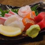 あきない - 刺身子盛り(まぐろ、帆立、カンパチ、たい、マス) 