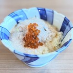 きりん食堂 - ・山椒潮煮干かけSOBA のとろろイクラご飯
                                ラーメンと同時提供
                                塩気がやや強めに感じたスープも
                                とろろご飯投入でちょうど良い塩梅に…
