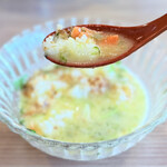 きりん食堂 - ・ご飯割リフト
      ラーメンライスさえ未経験なのに
      とんでもない〆と出会ってしまいました…
      麺を沢山お裾分けした甲斐があって
      スルスルと食べ進められましたよ！