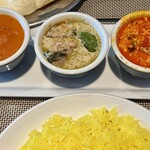 マヤデビ - 3種類カレー左から◎バタープローン◎グリーンカレー◎レッドカレー！