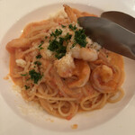 カフェ ラ トラヴィアータ - えびのトマトクリームソース