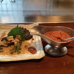 てっぱん料理味味亭 - 贅沢な肝バターソースとチリソース