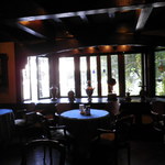 珈琲歌劇 - 窓辺にもアンティークの調度品が。。