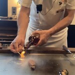 てっぱん料理味味亭 - まず半分のヒレを焼いてくれます