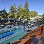 ペンギンが見えるフードコート - 