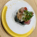 がってん寿司 - 料理写真:「海鮮中落軍艦」220円税込み♫
