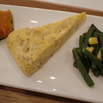 トーコーキッチン - ジャーマンオムレツ 副菜二品