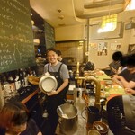 食堂とだか - 店内のイキフン