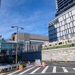 瀬戸内味覚処 芸州 - 広島電鉄が広島駅に入るところです。