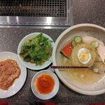 焼肉レストラン ひがしやま - 【ランチ】冷麺セット（鶏セセリ）：１０８８円（税込）