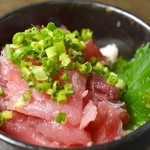 まぐろの家 心 - 中おち丼