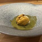 鮨 佐とう - 雲丹と鮨飯をいれて肝ソースと合わせていただく。