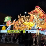 酸ヶ湯温泉旅館 - 夜に映える山車