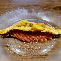 開化亭 - ジャスミンティーで燻製にしたサーモン、ウニ、フルーツトマト、山椒がけ