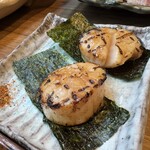 魚真 - 帆立の磯部焼き