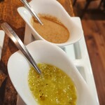 Grilled Meat Bal Taiju 池袋店 - 上ゴマソース、下ハラペーニョソース