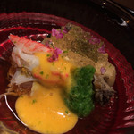 帰燕 - 蒸し鮑・毛ガニ・なるとわかめ・きざみおくらの黄身酢和え