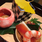 帰燕 - 八寸：いくらの醤油漬け：車海老の油しめ・からすみ・蛸の柔らか煮・イカの塩辛