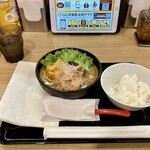 CoCo壱番屋 - 料理写真:セット具合(エプロン付き)