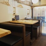 わすれな草 別邸 酒処すずめ - 店内（テーブル席）