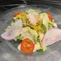 鉄板焼 燦燈 - 燦燈コース13500円をカウンターで　まずはズワイガニのサラダ　蟹味噌感じるドレッシング美味しい