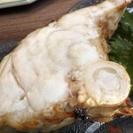 魚屋酒場フィッシャー - スズキの炭火焼き