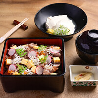 段戸牛ちらし重