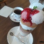 クリクリ - 桃とスモモのパフェ¥1250(〜2025.8.11)
