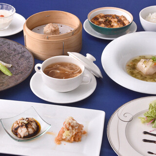 ランチ・ディナー共に、シーンに応じて選べるコースを多数ご用意
