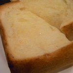 ミニマム - 厚くてもっちりトースト！バターが両面にたっぷり塗ってあります