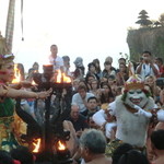 Poppies Restaurant - ウルワツ寺院でのケチャダンス