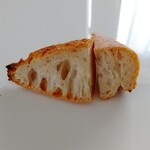 Viennoiserie La Pomponnette - バゲット（断面）