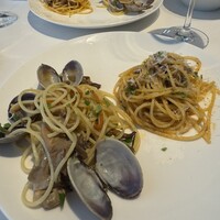 La Brianza - 「本日のパスタ／アサリときのこのレモンバター パスタ」と「ナポリ風ラグーソース スパゲッティ」