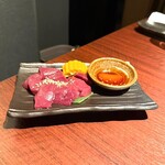 焼肉きたじま - 厳選和牛レバーの塩焼きは生食できるレベルですが、お店にご迷惑になってはいけないので、レアの焼き加減で頂きます(o^^o)