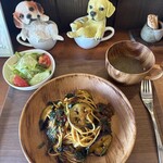 ベラヴィスタ - ナスとほうれん草のボロネーゼ1500円