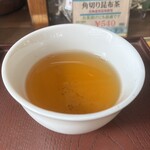 日本茶専門店 玉翠園 本店 - サービスのほうじ茶