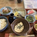 ひろや - 料理写真:麦とろ御膳
（麦ご飯、日替わりおばんざい3品、丹羽山芋とろろ、
自家製出汁、漬物、味噌汁、プチデザート）
ドリンク付き（ホットコーヒー選択）
1400円