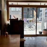 自家製粉石臼挽きうどん 青空blue 本店 - 店内から