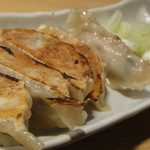 人類みな麺類 - 餃子200円