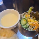 タージ ・ベンガル - ランチはスープとサラダ付き