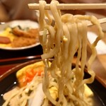 ケンミン食堂 - 箸の使い方……